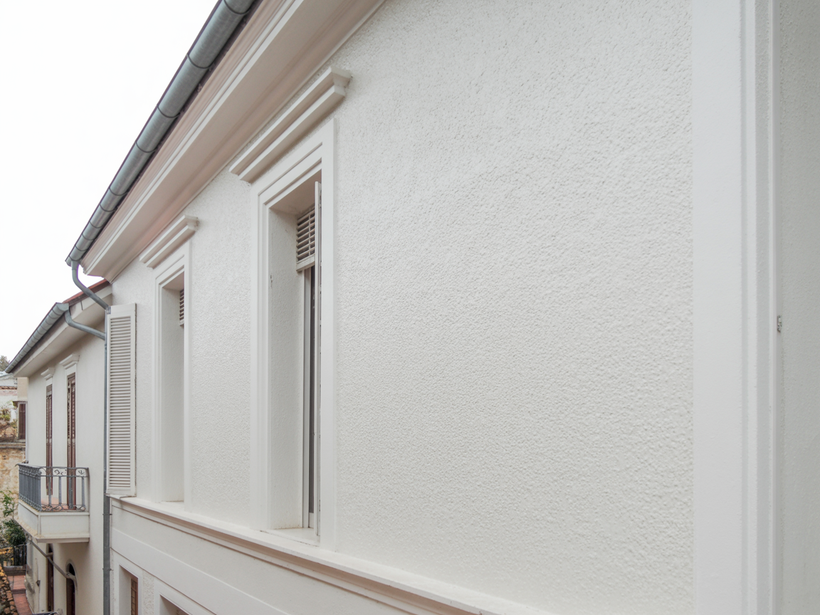 Façade blanche éclatante